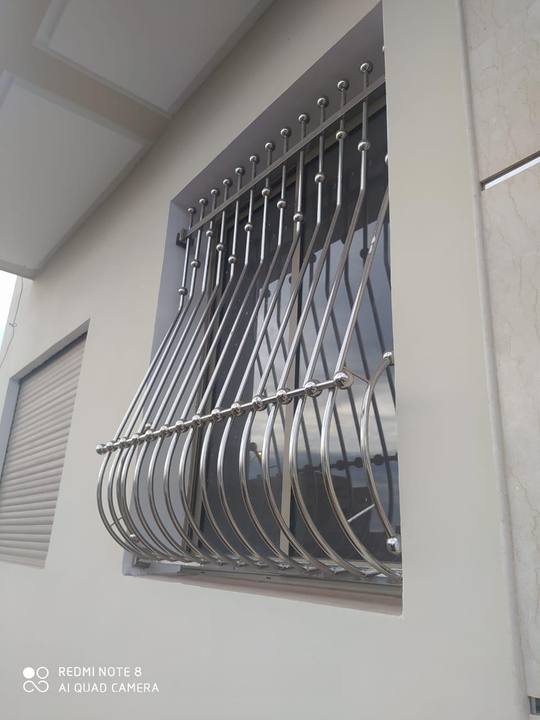 Grille de fenêtre bombée en inox