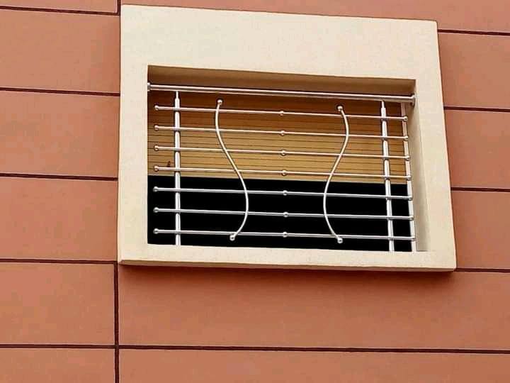 Grille de fenêtre, motif en S