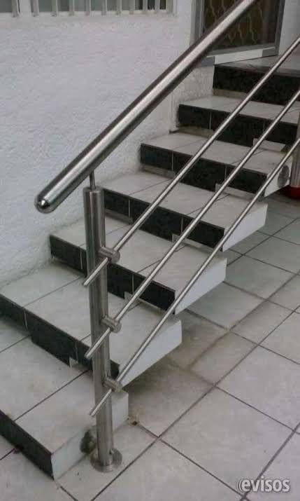 Rampe à trois lisses sur escalier carrelé